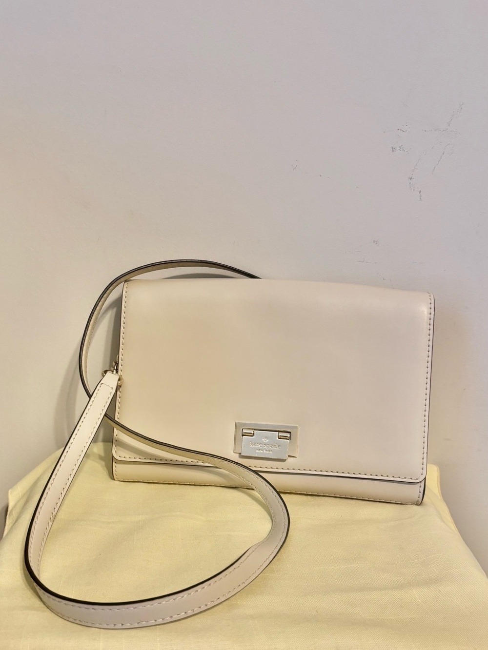 Kate Spade Women's Cream Leather Flap Crossbody Bag Gold Hardware Chic Luxury